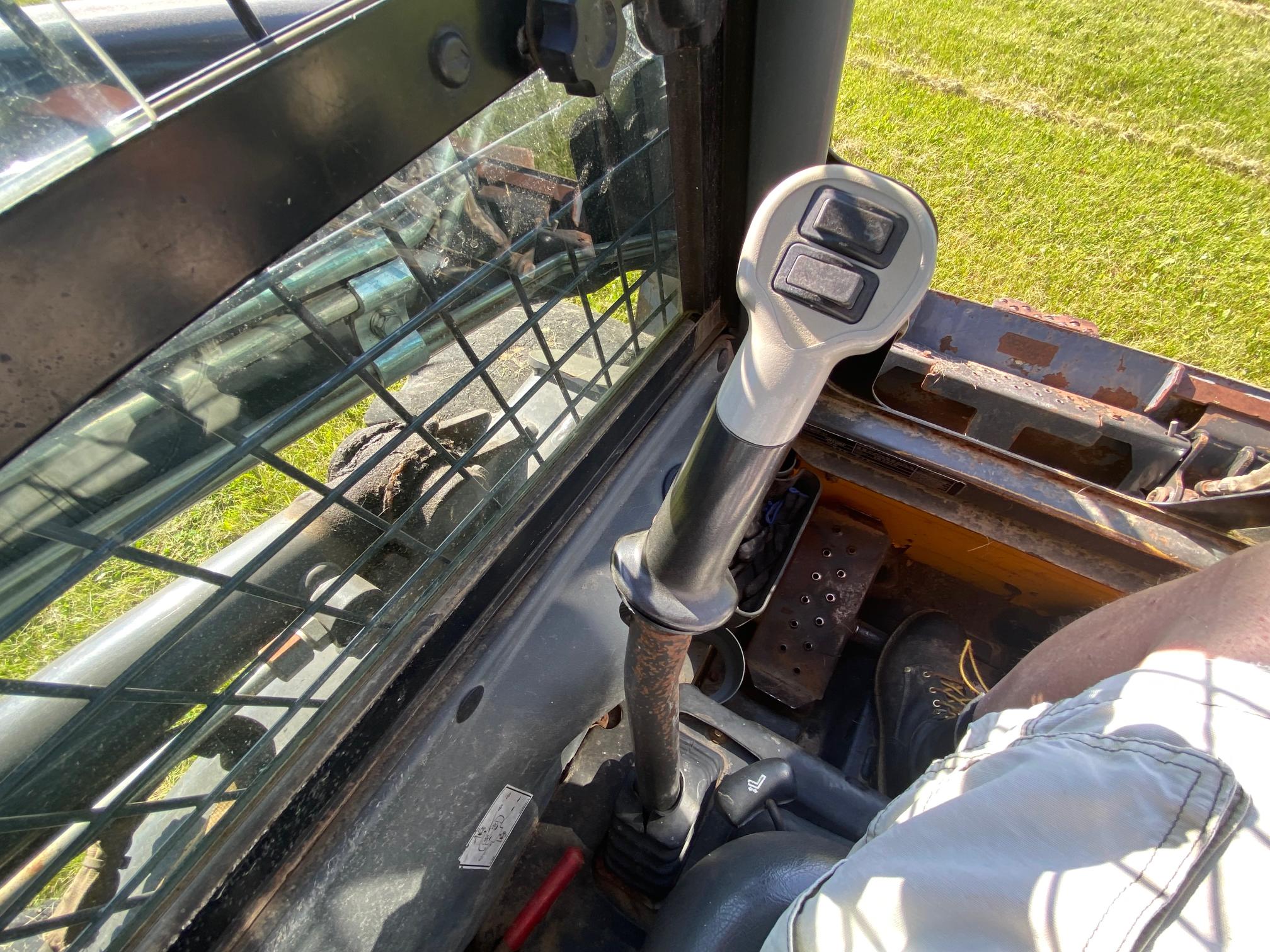 2011 NEW HOLLAND L220 - Image 11